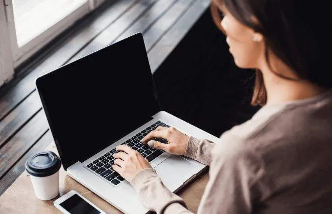 Cách khắc phục màn hình nền đen trên Windows 10 2 Cách khắc phục màn hình nền đen trên Windows 10