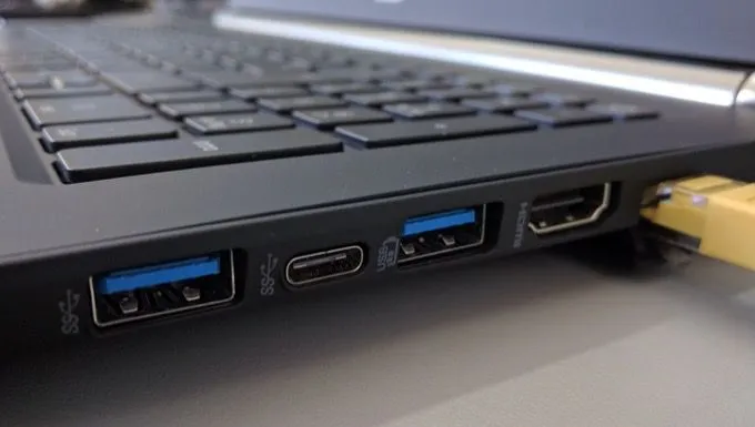 HDG Giải thích: Cổng máy tính là gì và chúng được sử dụng để làm gì?