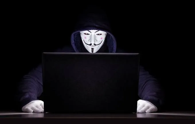 Xác định Hacking mũ màu đen, trắng và xám
