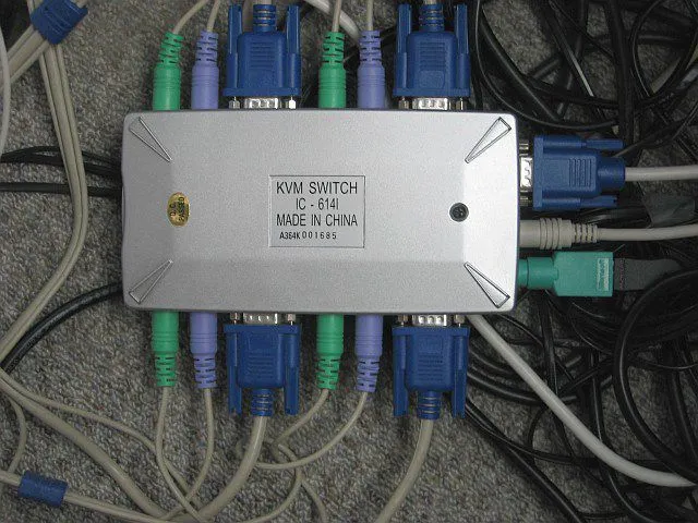 Cách kết nối hai hoặc More Máy tính cho một màn hình 4 Cách kết nối hai hoặc More Máy tính cho một màn hình