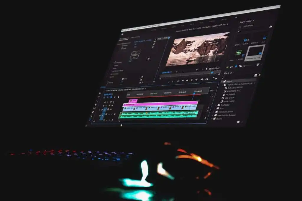 Cách thêm chuyển đổi trong Adobe Premiere Pro
