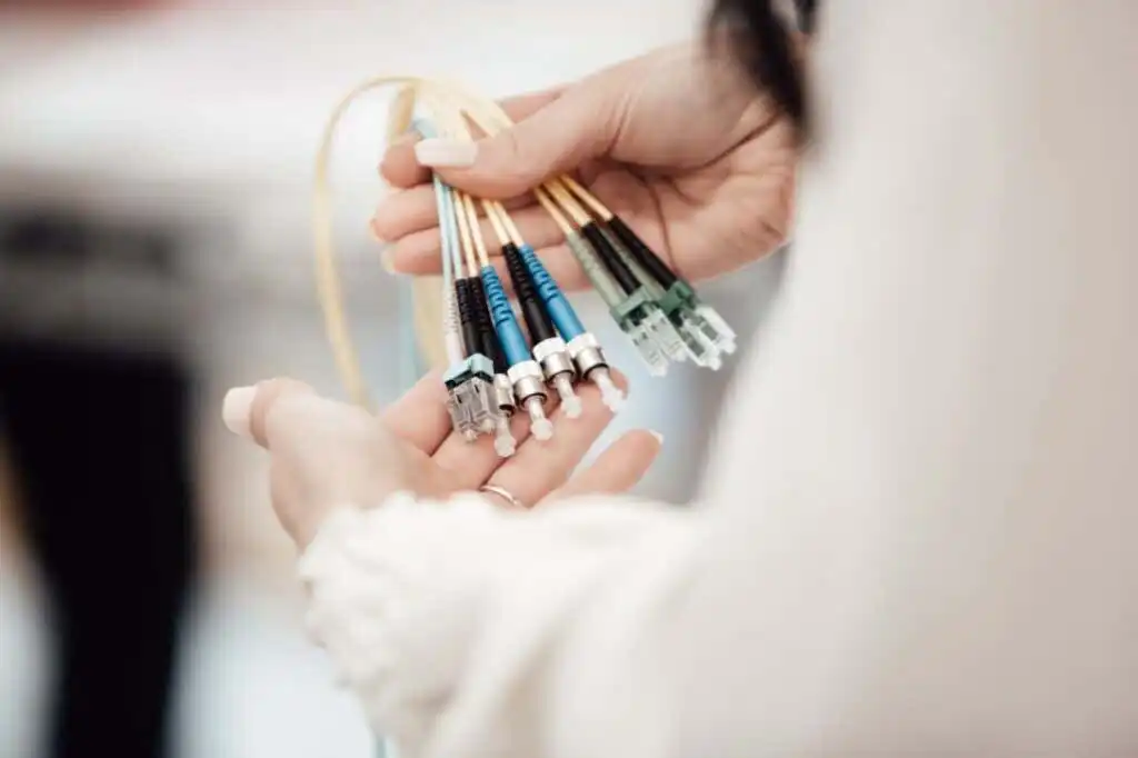Internet cáp quang là gì và bạn có nên chuyển từ cáp quang không? 2 Internet cáp quang là gì và bạn có nên chuyển từ cáp quang không?