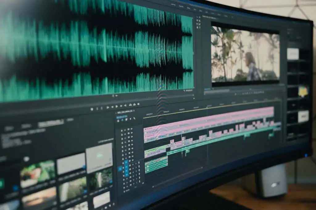 Cách tạo hoạt ảnh mờ dần trong hoặc ngoài trong Adobe Premiere Pro
