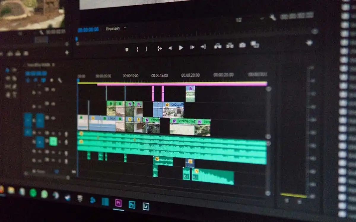 Cách nhúng video vào video trong Adobe Premiere