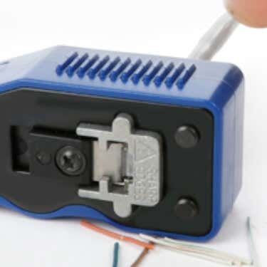 cách nối-an-ethernet-cable-10-nén - Mẹo kỹ thuật trực tuyến Hướng dẫn từng bước: Cách nối cáp Ethernet hình 7
