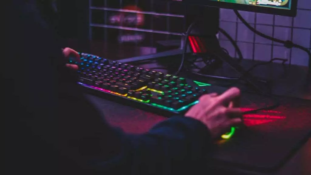 windows-11-enterprise-vs-professional-whats-khác-2-nén - Help Desk Geek Windows 11 Enterprise và Professional: Có gì khác biệt? hình ảnh 2