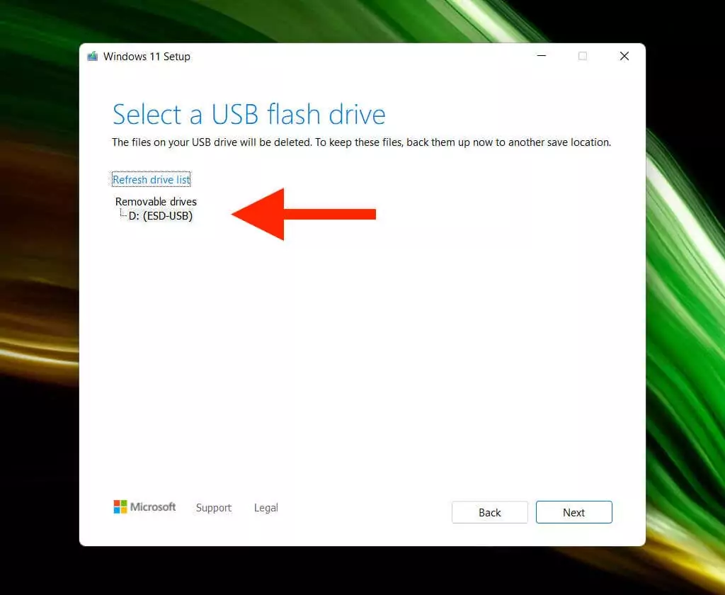 06-Pick-USB-Drive - Bộ phận trợ giúp Geek Cách cài đặt Windows 11 bằng ổ USB có khả năng khởi động image 7