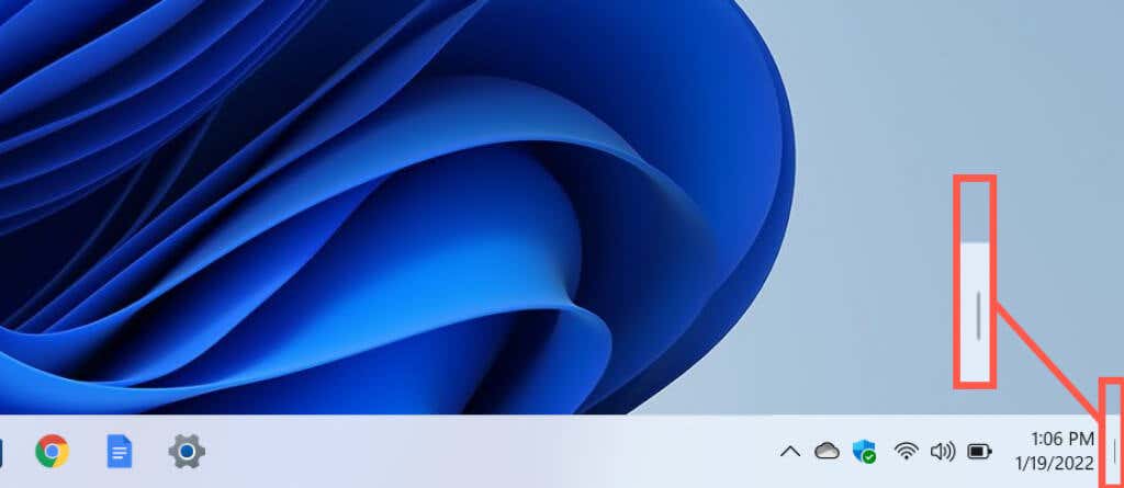 01-Show-Desktop-Button - Help Desk Geek Cách xem nhanh màn hình nền của bạn trên Windows 11 hình 2