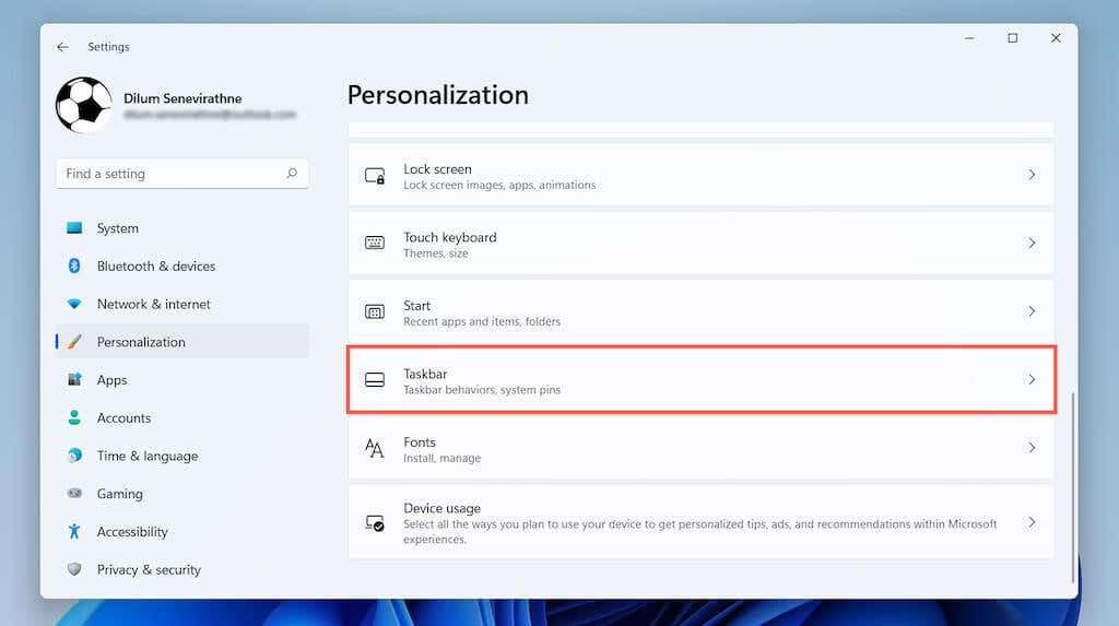 03-Nhân cách hóa-Settings - Bàn trợ giúp Geek Cách xem nhanh màn hình nền của bạn trên Windows 11 hình 4