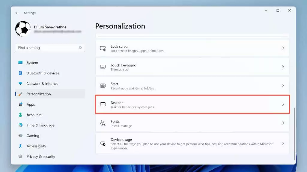 03-Nhân cách hóa-Settings - Bàn trợ giúp Geek Cách xem nhanh màn hình nền của bạn trên Windows 11 hình 4