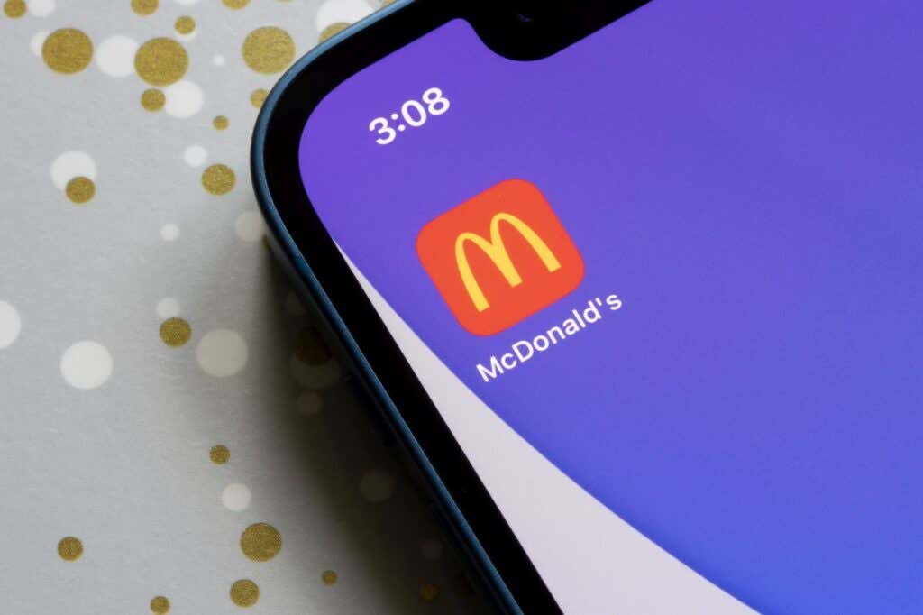 Portland, OR, Hoa Kỳ - Ngày 2 tháng 11 năm 2022: Biểu tượng ứng dụng McDonald's xuất hiện trên - Mẹo Công nghệ Trực tuyến 9 Cách Khắc Phục Khi Ứng Dụng McDonald's Không Hoạt Động