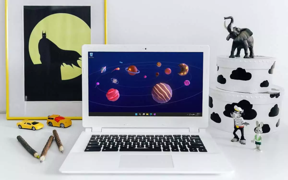 cách lấy-miễn phí và ẩn-windows-11-theme-on-your-pc-1-nén - Help Desk Geek Cách nhận các chủ đề Windows 11 miễn phí và ẩn trên PC của bạn image 1