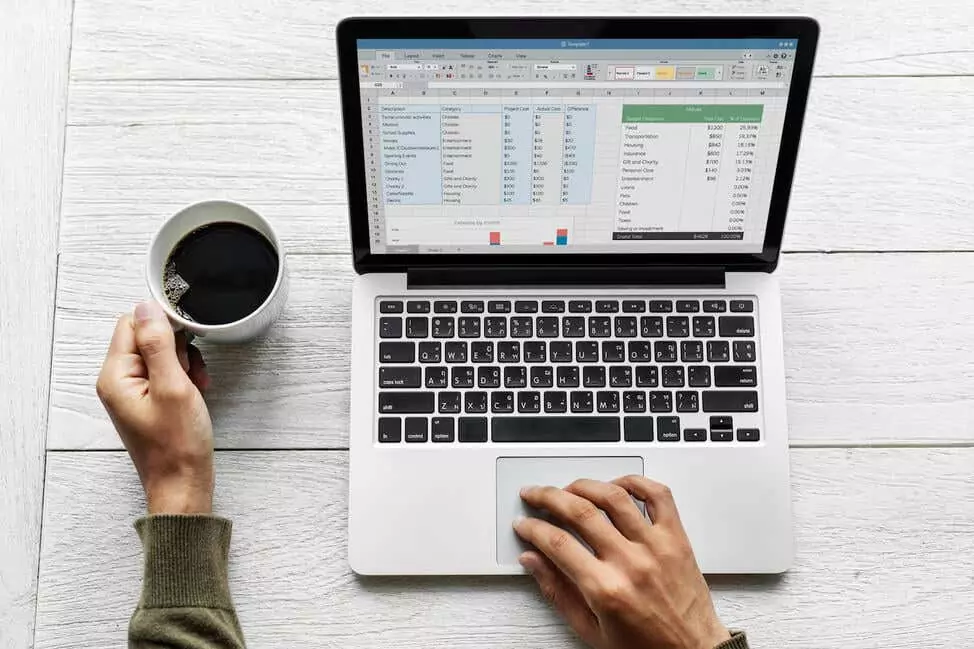 cách sử dụng và tùy chỉnh thanh trạng thái trong microsoft-excel-1 được nén - Help Desk Geek Cách sử dụng và tùy chỉnh thanh trạng thái trong Microsoft Excel hình 1