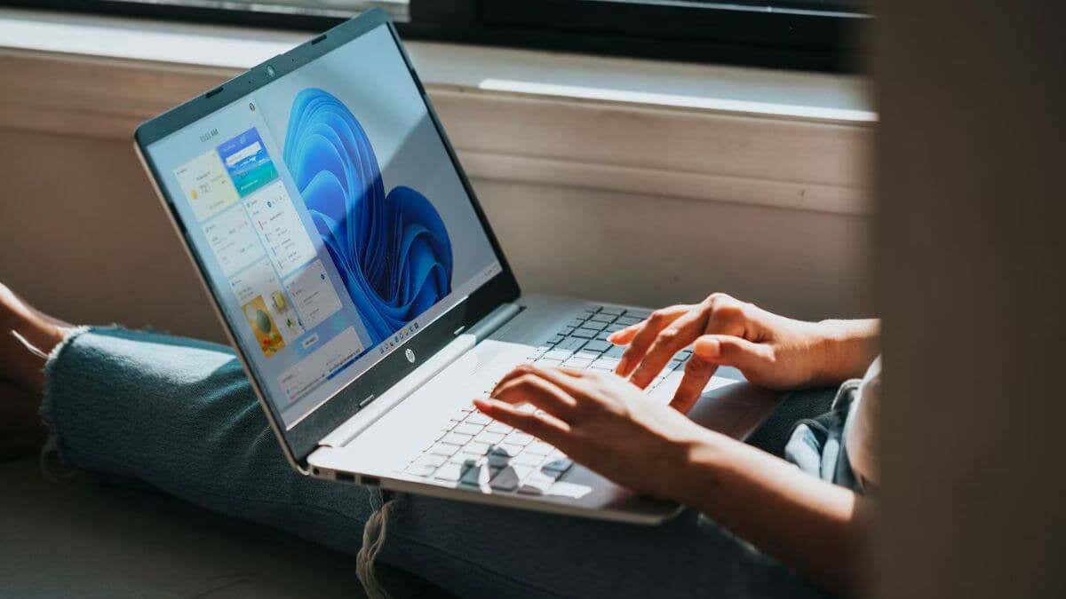 windows-11-enterprise-vs-professional-whats-khác-1-nén - Help Desk Geek Windows 11 Enterprise và Professional: Có gì khác biệt? hình ảnh 1