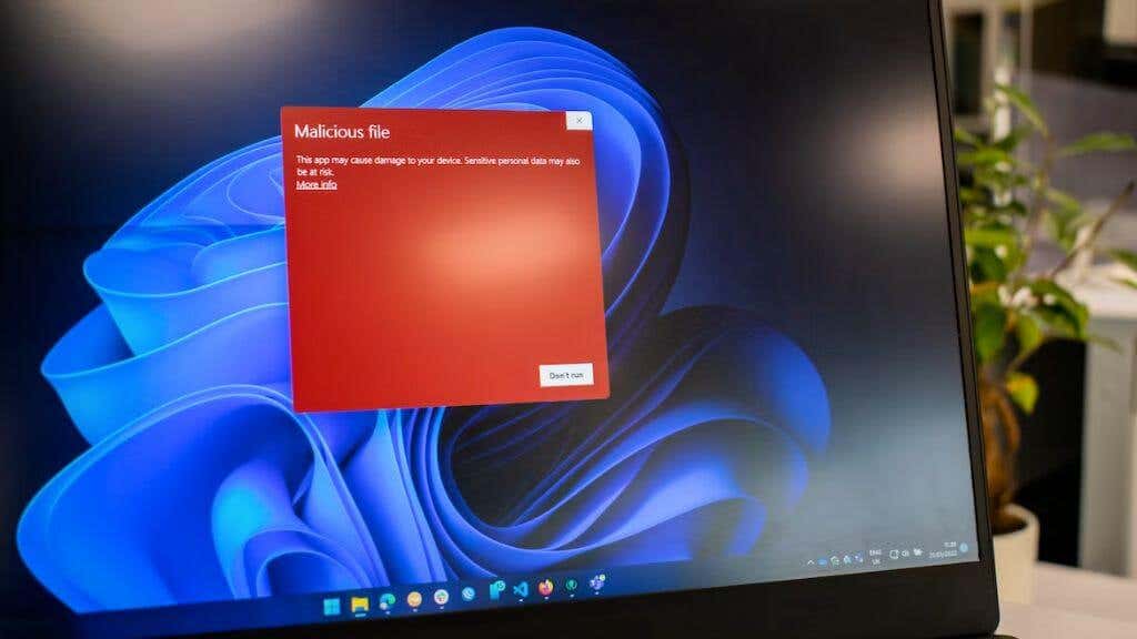 không-your-windows-11-pc-need-an-antivirus-2-nén - Help Desk Geek PC Windows 11 của bạn có cần phần mềm diệt virus không? hình ảnh 2