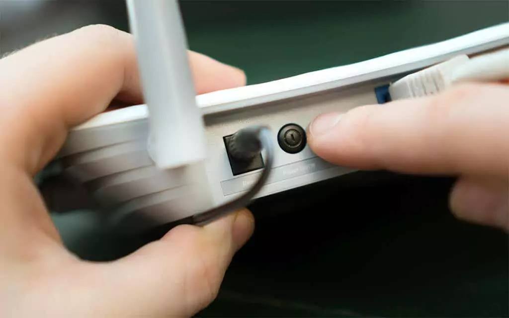 07-Restart-Router - Mẹo công nghệ trực tuyến Khởi động lại hình ảnh Bộ định tuyến của bạn