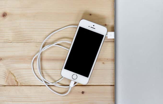 7-Phone-Sạc-1 - Mẹo Kỹ Thuật Trực Tuyến Những nguyên nhân khiến điện thoại của bạn quá nóng ảnh 7