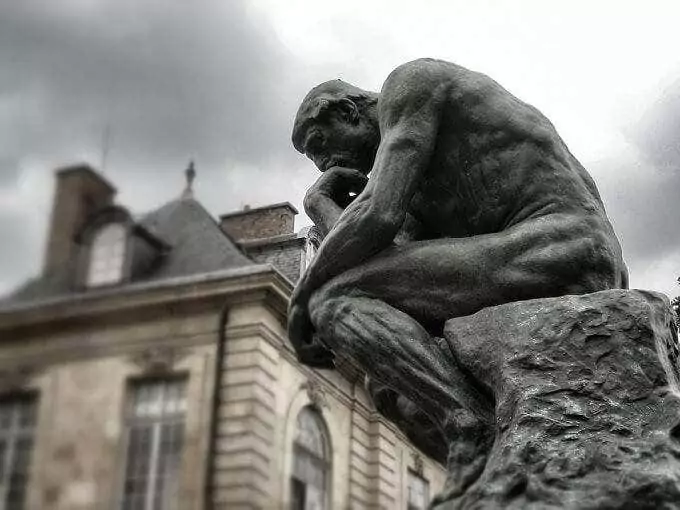 Thinker - Mẹo công nghệ trực tuyến Áp dụng hình ảnh tư duy phản biện cơ bản
