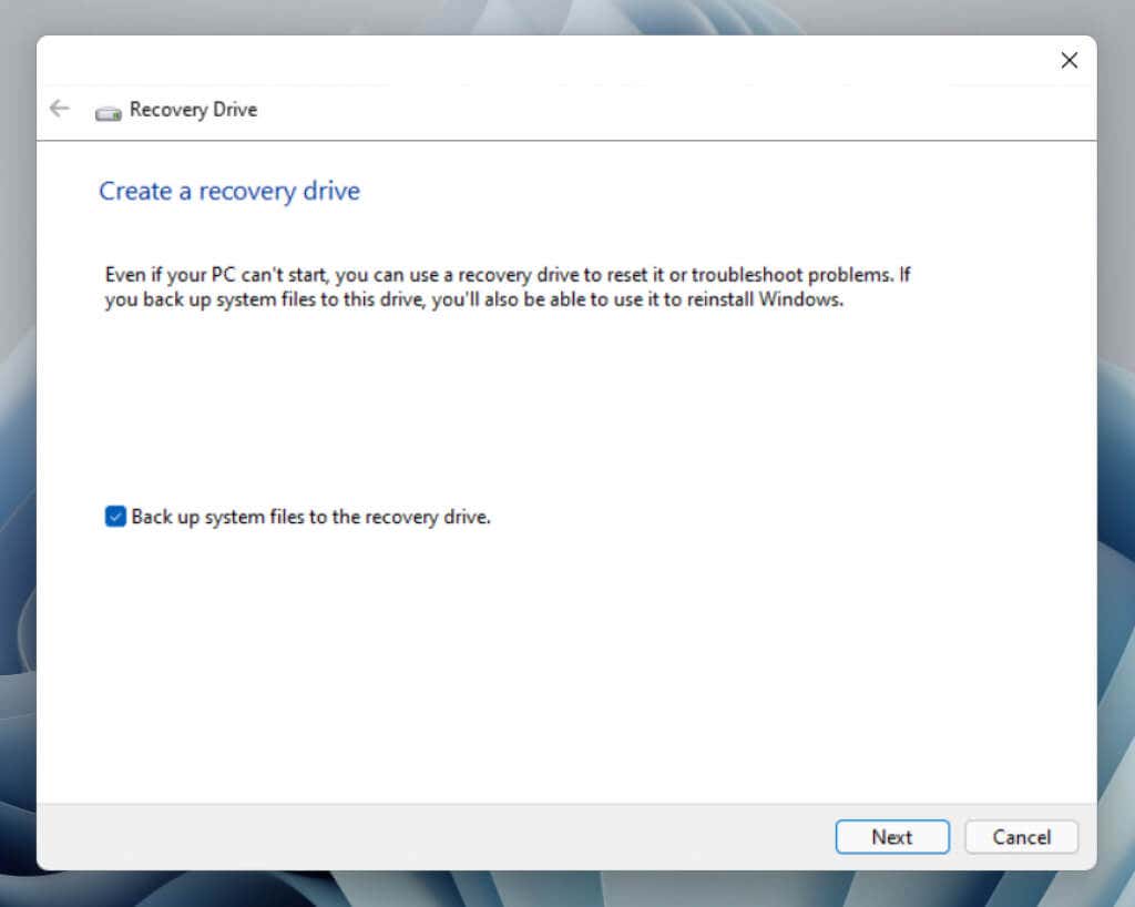 03-Sao-Up-System-Files - Help Desk Geek Cách tạo và sử dụng ổ USB khôi phục Windows 11 image 4