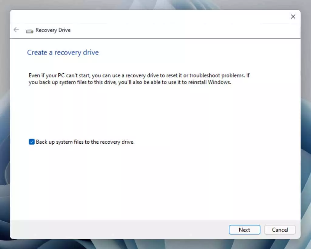 03-Sao-Up-System-Files - Help Desk Geek Cách tạo và sử dụng ổ USB khôi phục Windows 11 image 4