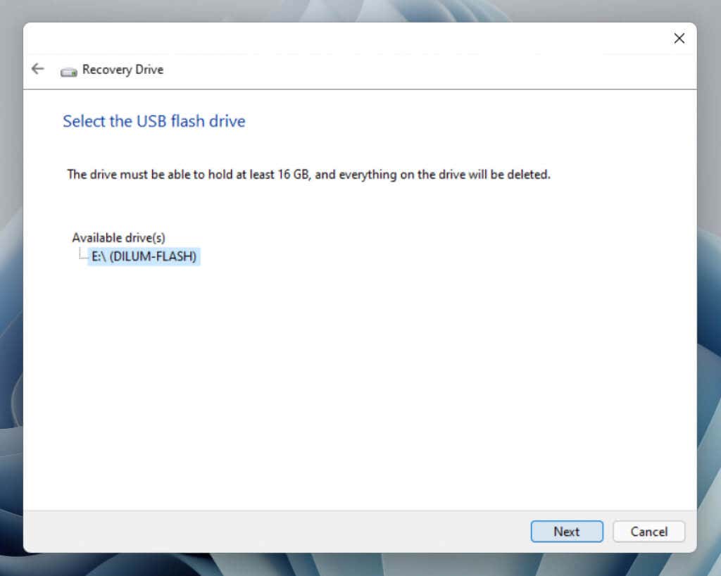 05-Select-Flash-Drive - Bộ phận trợ giúp Geek Cách tạo và sử dụng image USB Recovery Windows 11 6