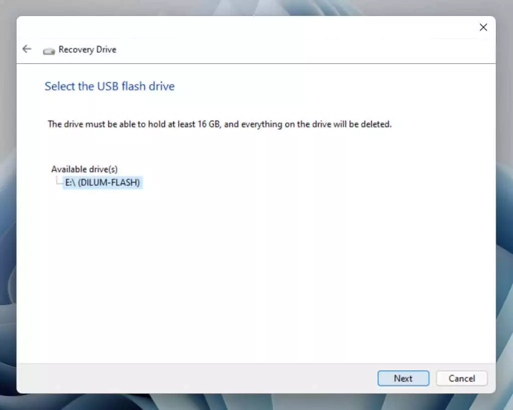 05-Select-Flash-Drive - Bộ phận trợ giúp Geek Cách tạo và sử dụng image USB Recovery Windows 11 6