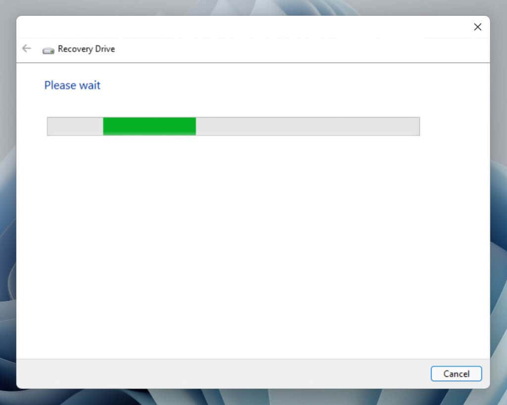 04-Đợi - Help Desk Geek Cách tạo và sử dụng image USB Recovery Windows 11 5