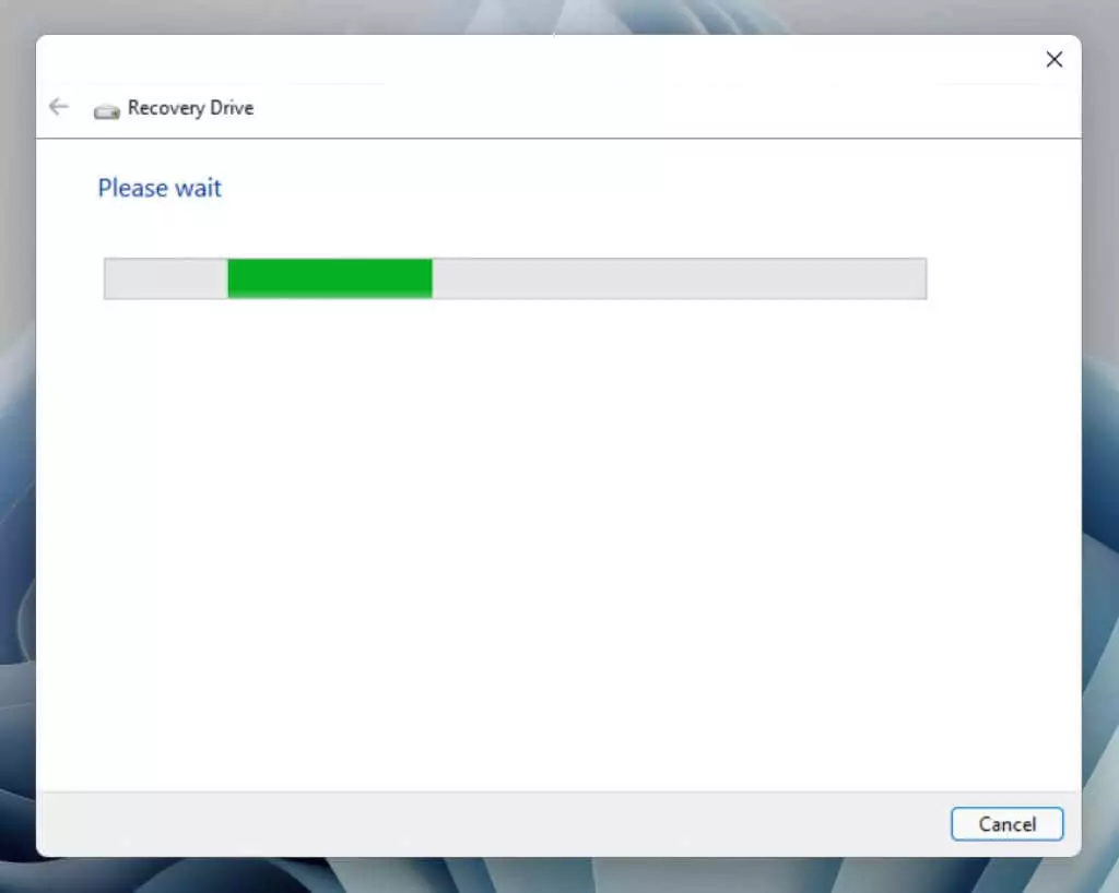 04-Đợi - Help Desk Geek Cách tạo và sử dụng image USB Recovery Windows 11 5
