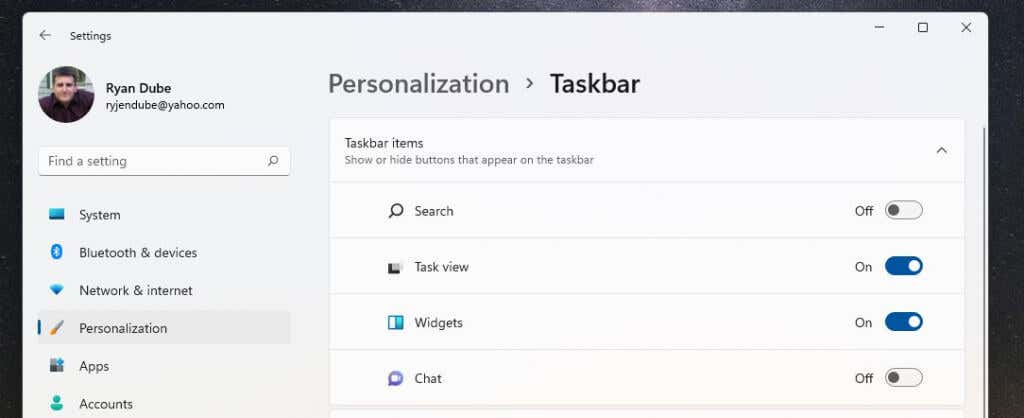 8-biểu tượng trên thanh tác vụ - Help Desk Geek Cách di chuyển thanh tác vụ Windows 11 sang trái hoặc phải và tùy chỉnh hình ảnh 9