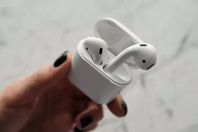 Airpod-Case - Mẹo công nghệ trực tuyến Cách làm sạch hộp đựng Airpod hoặc tai nghe không dây