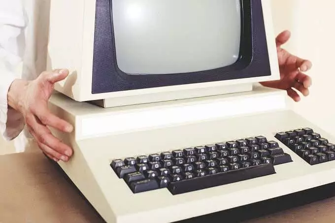 Máy Tính Cũ - Mẹo Kỹ Thuật Trực Tuyến Tin nhắn Internet đầu tiên là hình ảnh “LO”