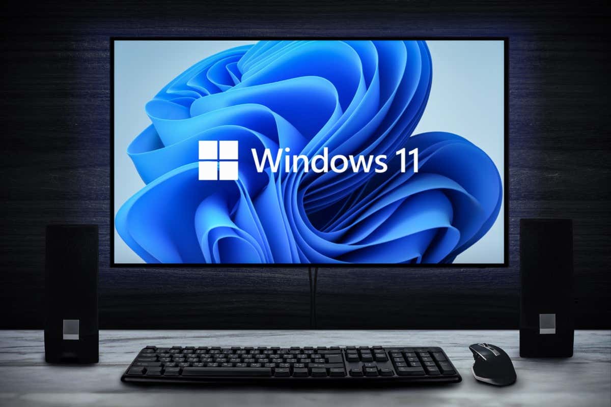 Cali, Colombia - Ngày 15 tháng 8 năm 2021: Logo Windows 11 trên màn hình PC kèm bàn phím, chuột và loa. - Bàn trợ giúp Geek 8 Cách Khắc Phục Lỗi DXGI Device Hung Error trên Windows 11 hoặc 10 ảnh 1