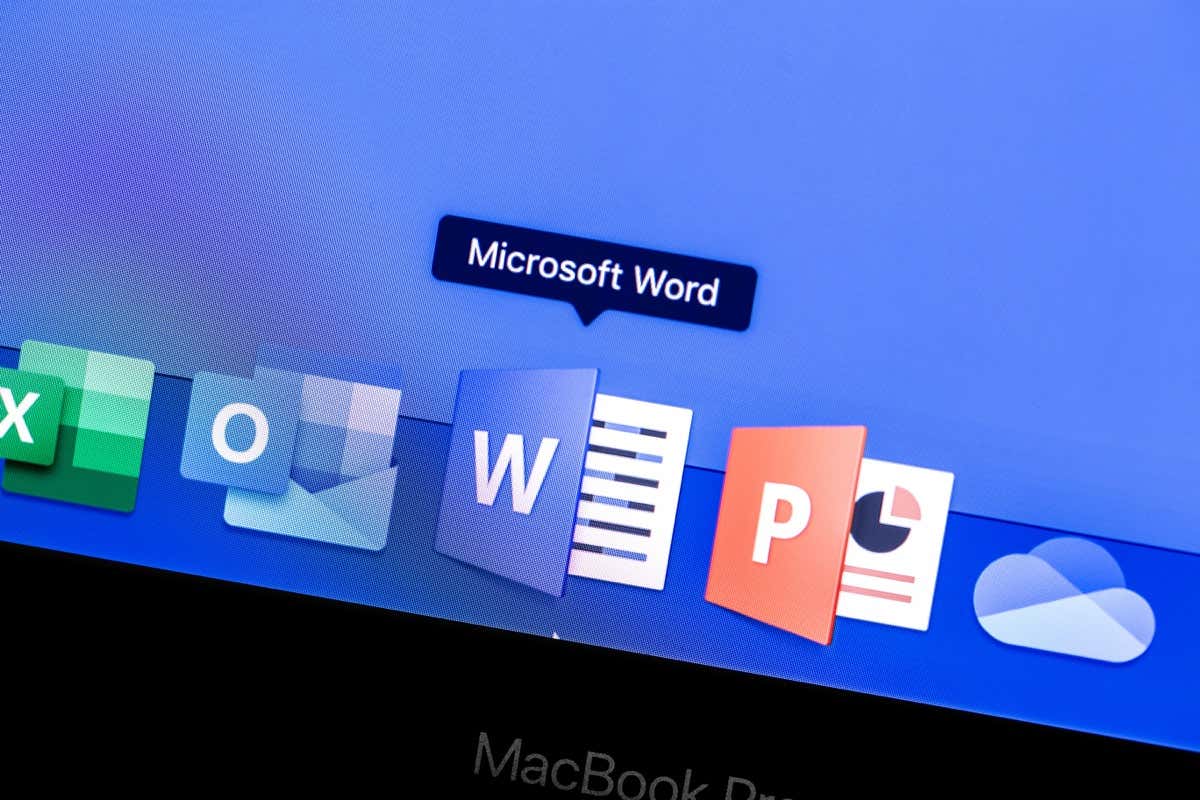 Ứng dụng Microsoft Word trên màn hình cận cảnh MacBook. Dịch vụ của Microsoft. Microsoft Word - một trình xử lý văn bản được thiết kế để tạo, xem và chỉnh sửa tài liệu văn bản. Moscow, Nga - ngày 24 tháng 8 năm 2019 - Help Desk Geek Cách đánh dấu và xóa điểm nổi bật trong tài liệu Word hình 1