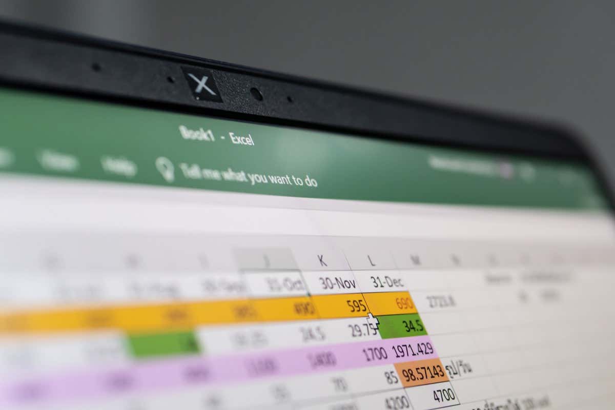 Bangkok, Thái Lan - 21/07/2019 : Microsoft Excel, bảng tính do Microsoft phát triển, trên màn hình máy tính. - Bàn trợ giúp Geek Cách di chuyển hàng trong Microsoft Excel hình 1