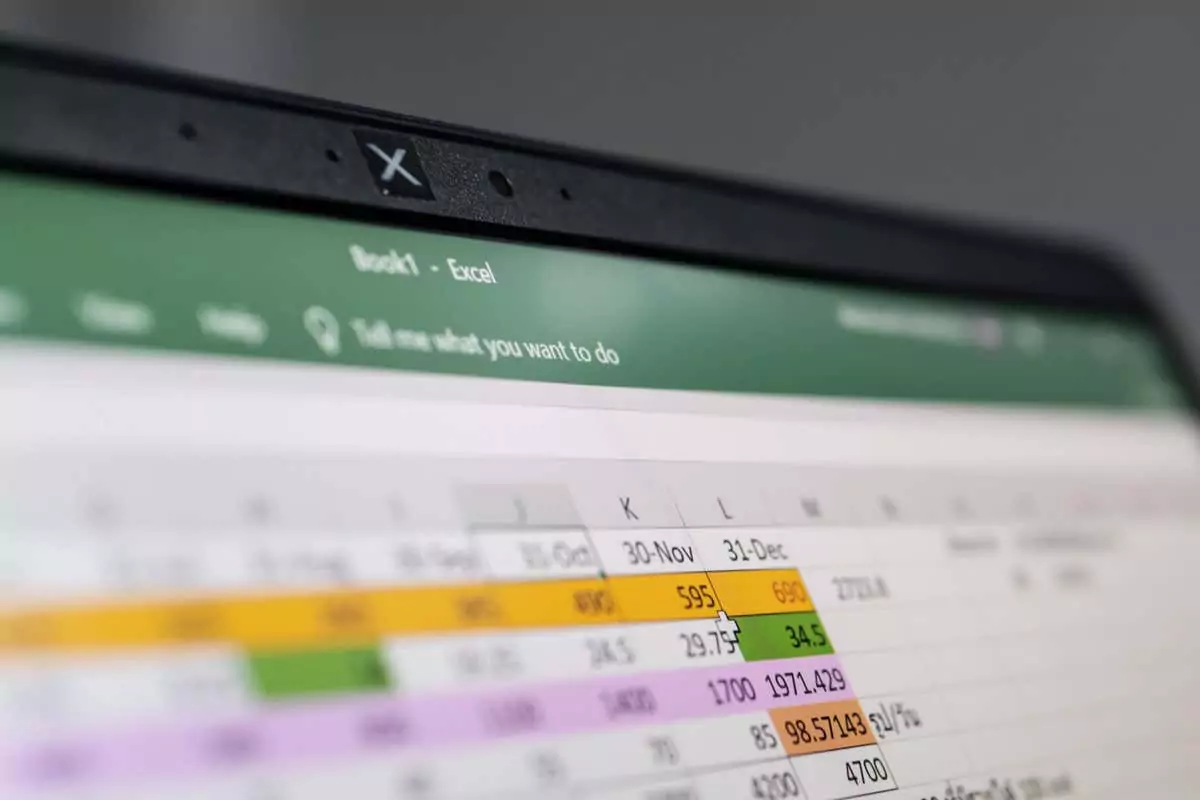Bangkok, Thái Lan - 21/07/2019 : Microsoft Excel, bảng tính do Microsoft phát triển, trên màn hình máy tính. - Bàn trợ giúp Geek Cách di chuyển hàng trong Microsoft Excel hình 1