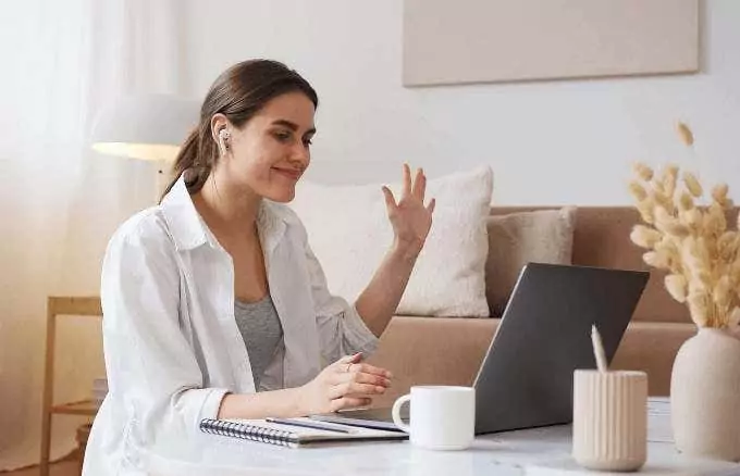 1-Cách-Nêu tay trong cuộc họp Zoom - Mẹo công nghệ trực tuyến Cách giơ tay trong cuộc họp thu phóng