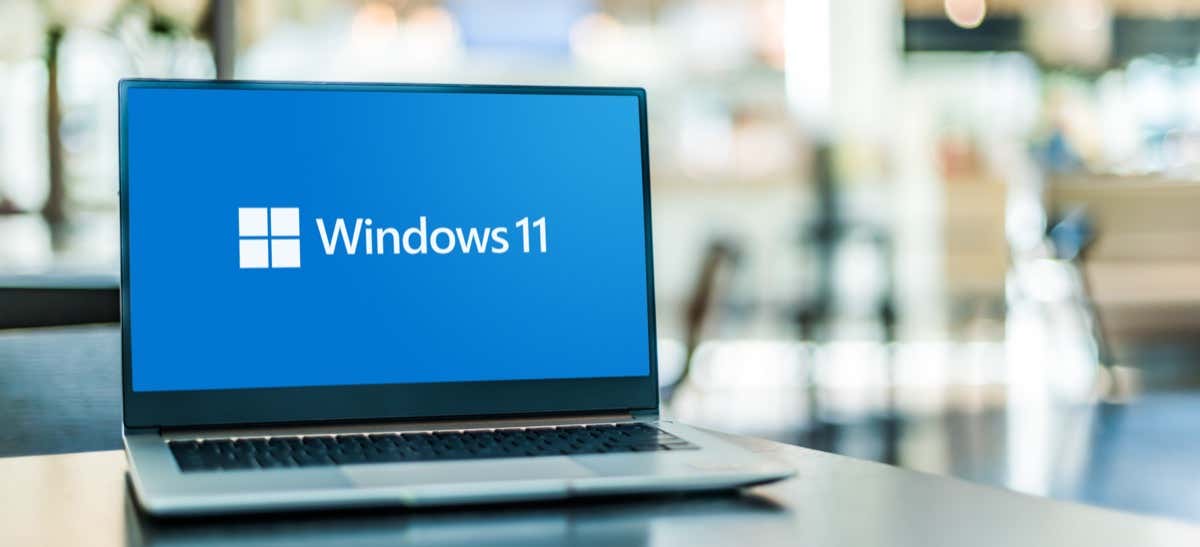 Máy tính xách tay hiển thị logo Windows 11 - Help Desk Geek Cách tạo và sử dụng ổ USB khôi phục Windows 11 image 1