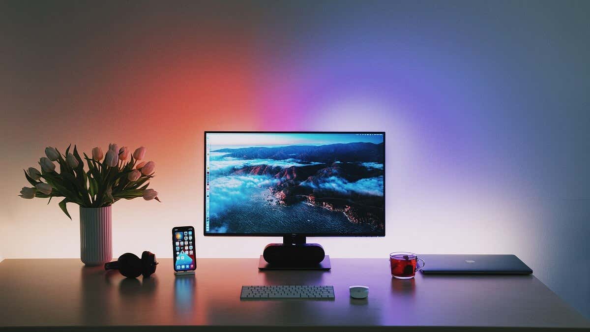 hdg-how-to-change-the-screen-độ phân giải-in-windows-11-1-nén - Help Desk Geek Cách thay đổi độ phân giải màn hình Windows 11 ảnh 1