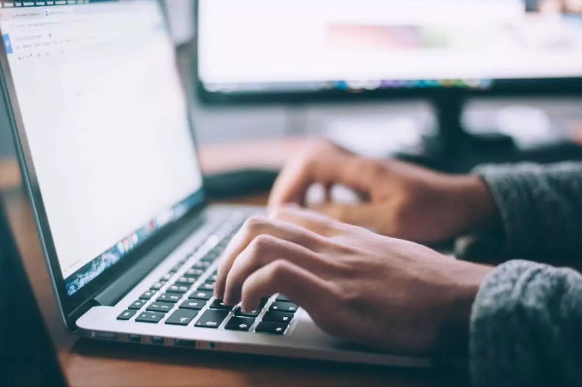 cách xóa-phần-breaks-in-microsoft-word-1-nén - Bộ phận trợ giúp Geek Cách loại bỏ ngắt phần trong Microsoft Word hình 1