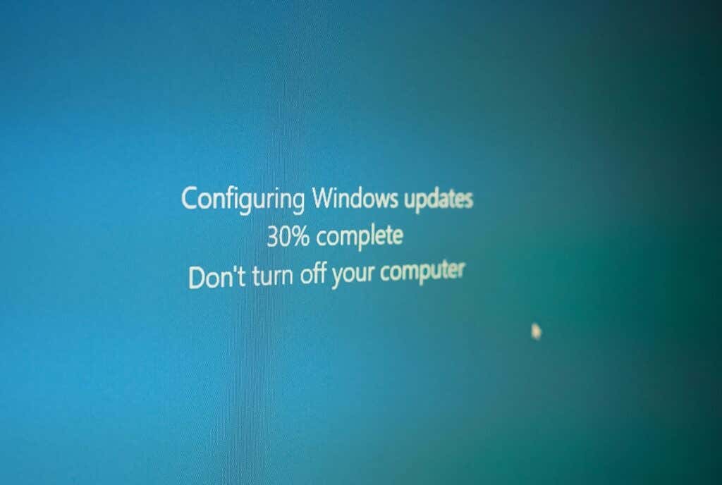 REDMONT - THÁNG 10 NĂM 2019: Cập nhật Microsoft Windows - Help Desk Geek Cách xóa tất cả các tệp Windows Update đã tải xuống hình ảnh 1