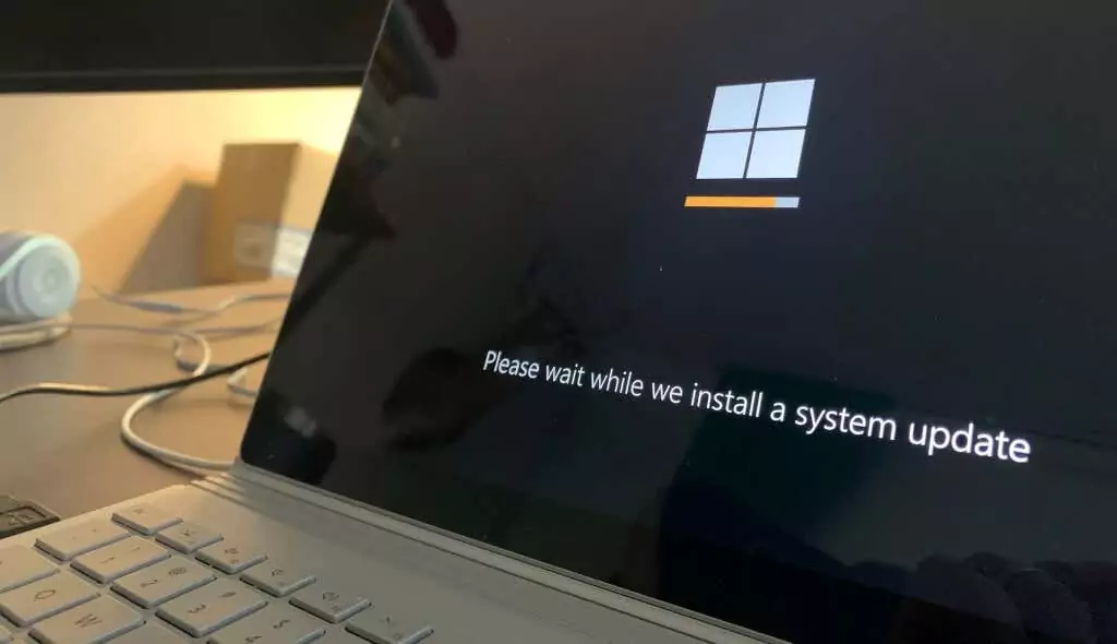 02-delete-windows-update-temporary-files - Help Desk Geek Cách xóa tất cả các tệp Windows Update đã tải xuống image 2