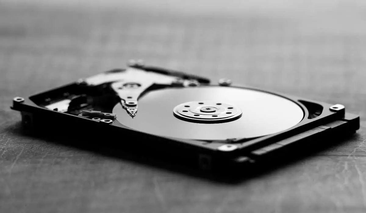 đĩa cứng - Help Desk Geek Khắc phục lỗi “The Disk Does Not Have Enough Space to Restore Bad Clusters” trong Windows ảnh 1
