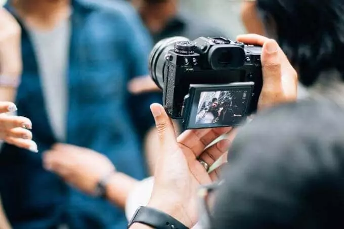 luke-lung-lytupCDJuSg-unsplash - Mẹo công nghệ trực tuyến Vlogging là gì? Là nó phù hợp với bạn? hình ảnh