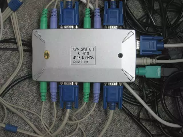 Hardware-KVM - Mẹo công nghệ trực tuyến Hình ảnh chuyển đổi KVM phần cứng