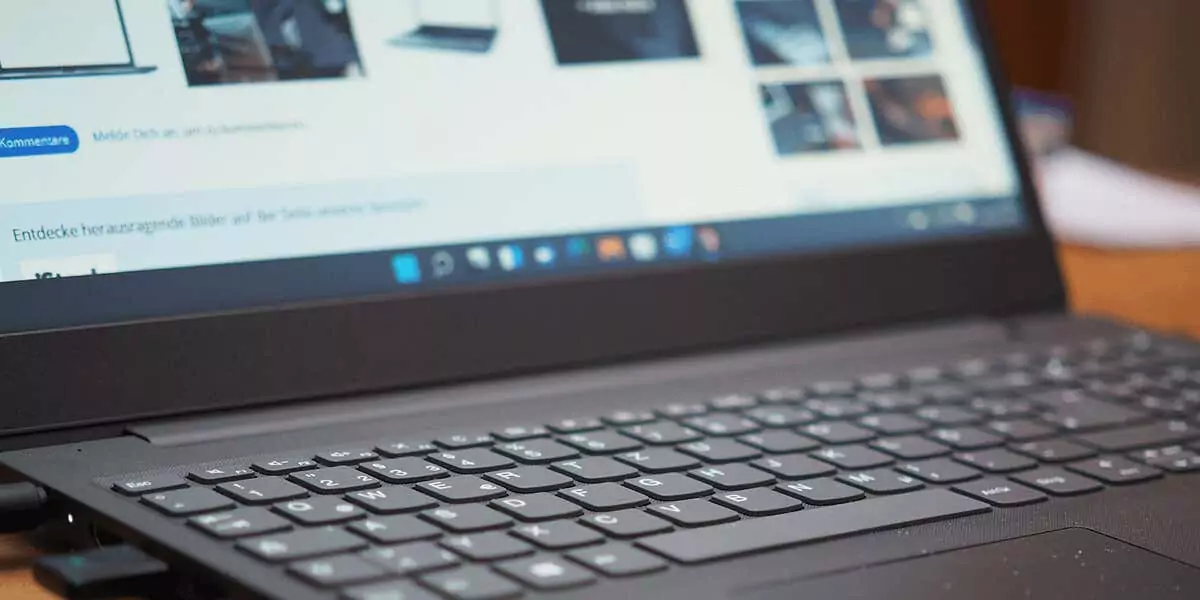 top-9-cách-to-fix-hypervisor-error-in-windows-11-1-nén - Help Desk Geek Một máy tính xách tay chạy Windows 11.