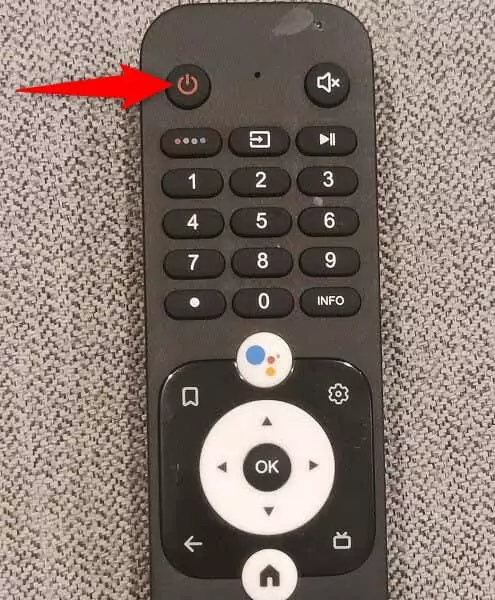 Màn hình chính của Amazon Fire Stick không tải? 9 cách khắc phục 2 Nút Nguồn được tô sáng trên điều khiển từ xa của TV.