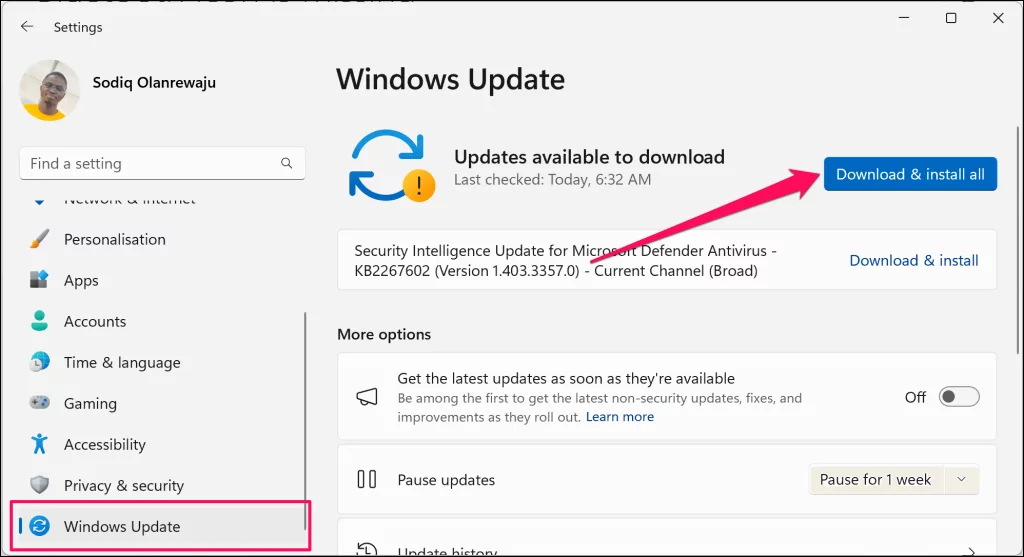 Cách khắc phục lỗi “Remove Failed” Bluetooth trong Windows 11 64 "Tải xuống và cài đặt tất cả" tô sáng nút trên trang cài đặt Windows Update